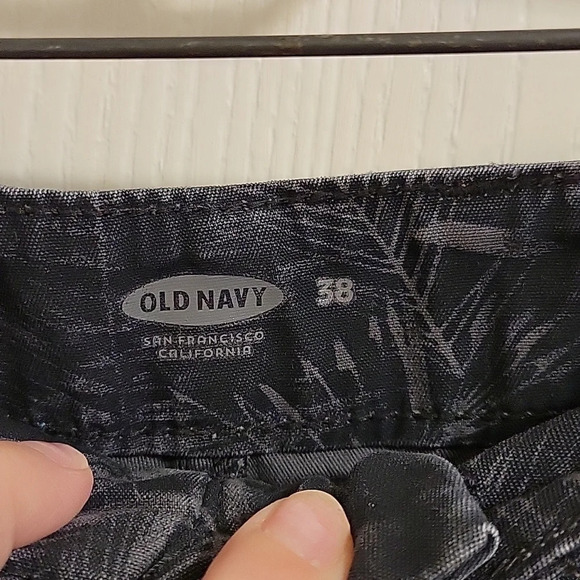 Mens Black pattern shorts‎ - Picture 3 of 4